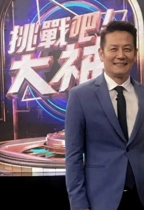 湖北大学梁玉莉被包养调教无套啪啪白嫩大学生超害羞反差对比值得一撸 - LeakAV